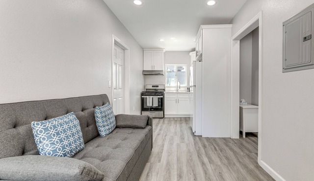 Near USC & DTLA! Extended Stay in West Adams