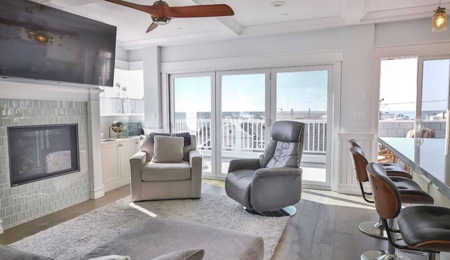 New Cape Beach House With Whitewater Ocean Views & Just 3 blocks from the Beach