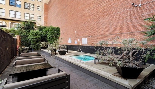 NEW Cozy and Quiet Loft in DTLA. Free Parking