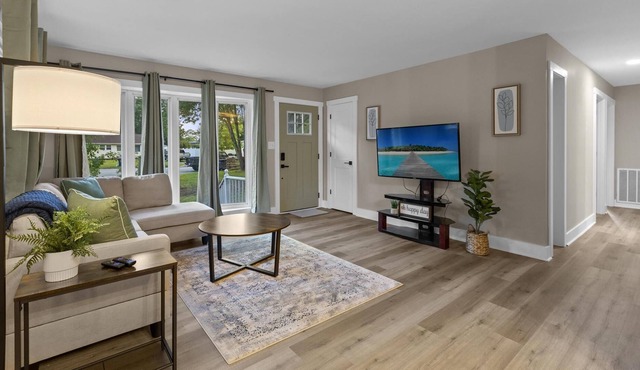 NEW Renovated Home Near Shopping and Military Base
