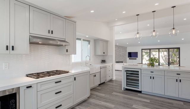 *New* San Diego family smart home - Huge Pool