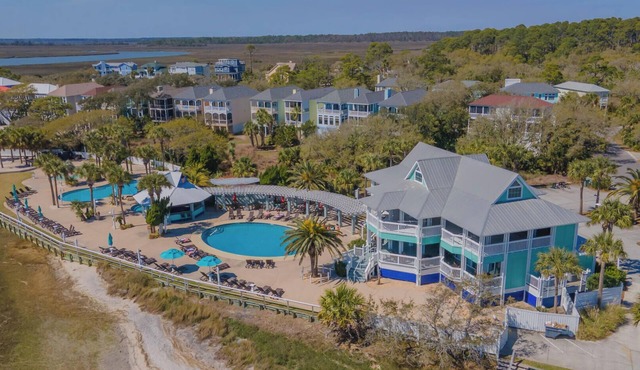 Newly Updated Poolside Studio Steps From Beach, Sandbar, & Tennis