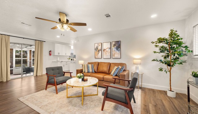 *NO FEES* Backyard, Patio, Board Games -Family Friendly- Near NRG, Med Ctr, NASA