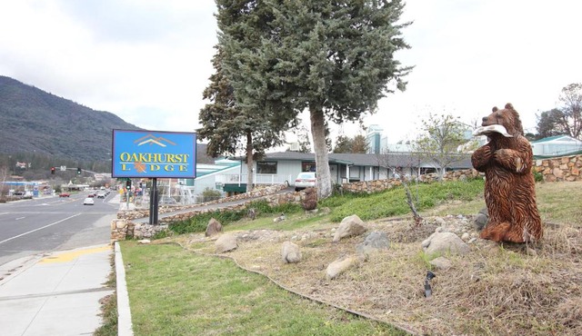 Oakhurst Lodge