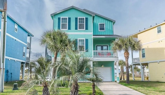 Ocean Facing 4/4 with Beach & Bay Views and Resort Style Amenities!