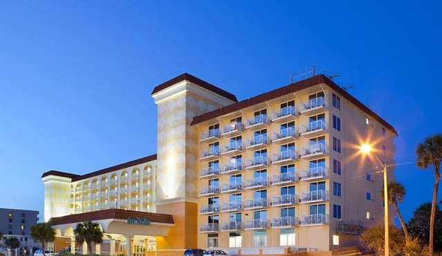 OCEANFRONT -2 Bdrm w/balconies, Casa Del Mar, Ormond Beach, 10miles fr Daytona