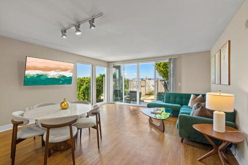 Oceanfront Serenity - 2BR Marina del Rey Luxury Suite