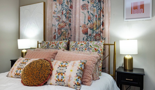 Optimist Abode 1: Chic Stay on Greenway, less than 7 min to NoDa-Midwood-Uptown