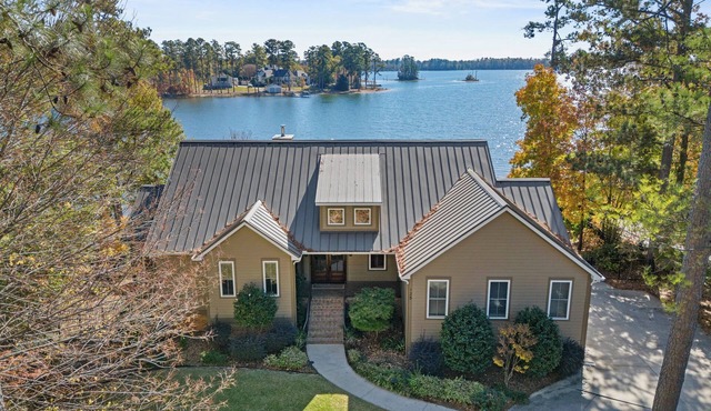 Osprey Cove Lake House 5 Bedrooms/5 baths!