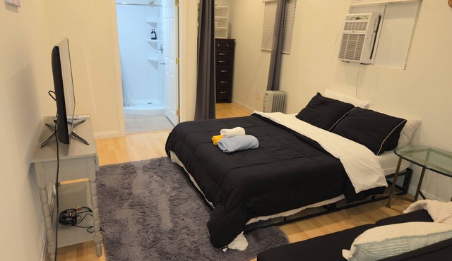 Peaceful 1-bedroom house with AC in charming Los Angeles