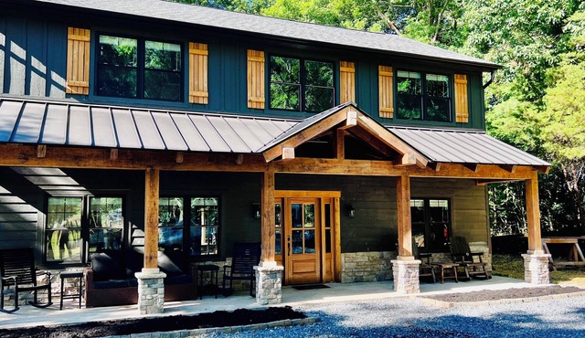 Peaceful 3 BR Barndo Retreat in the Heart of Nature- Sleeps 11, Pet-Friendly