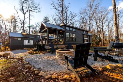 Peaceful Pine Tiny House Retreat near South Cumberland State Park, Monteagle, TN in Monteagle