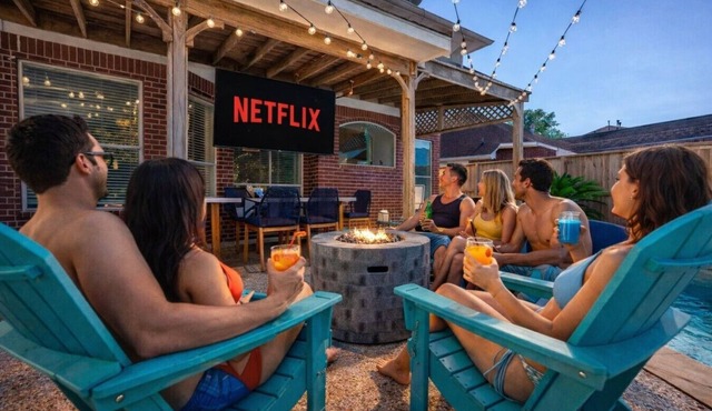 Pearland Poolside Paradise with Fire Pit, BBQ and Games