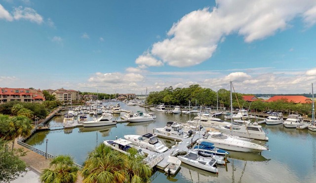 Penthouse Condo with Yacht Views!