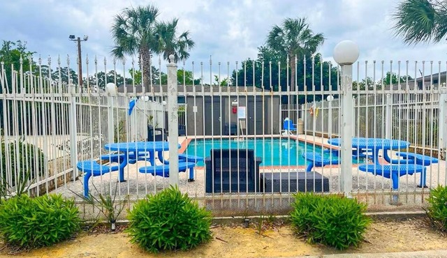 Perfect for Adventurers – Affordable Room Near Local Food & Attractions