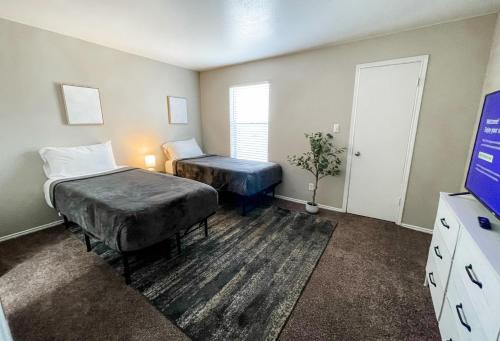 Perfect for Group with 2BR and 2BA with Pool