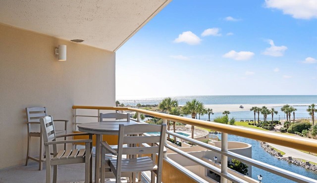 Perfect Ocean View! Large Balcony-Fantastic Kitchen & Baths! + Beach Locker!