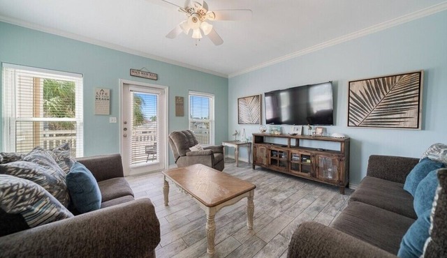 Pet Friendly - 3 BR 3.5 BA Pool Garage 2 Balconies 2 blocks to Beach!
