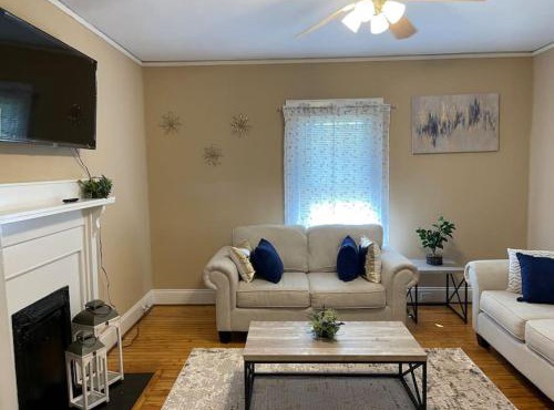 Pet-Friendly 3BR | Near Motor Speedway | King Bed
