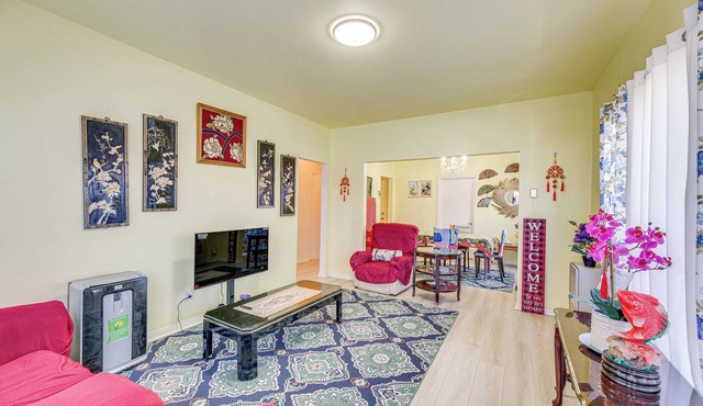Pet-Friendly Los Angeles Duplex ~ 2 Mi to Dtwn!