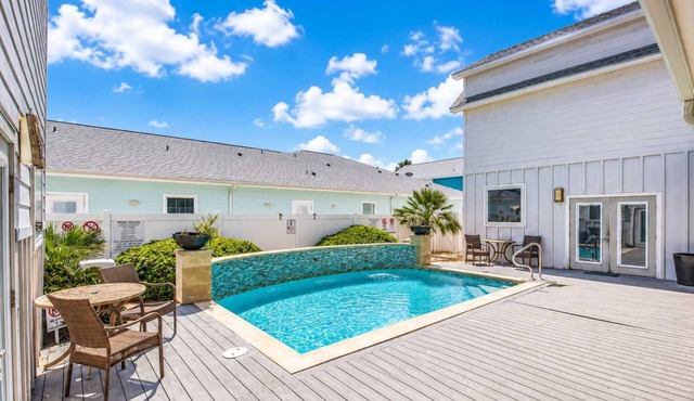 Pet-Friendly | Shared Pool | Near Beach | Downtown