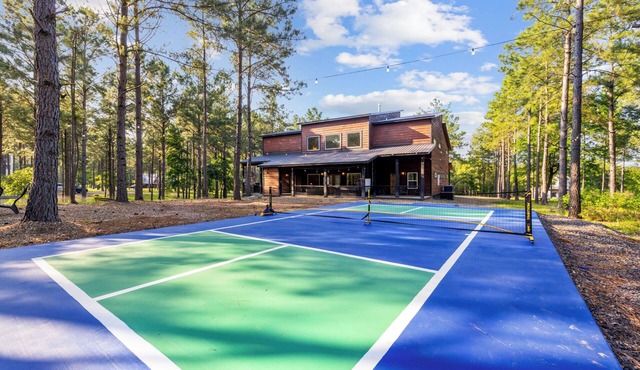 Pickleball/Bowling/MiniGolf/Sauna/7 Beds Sleeps31!