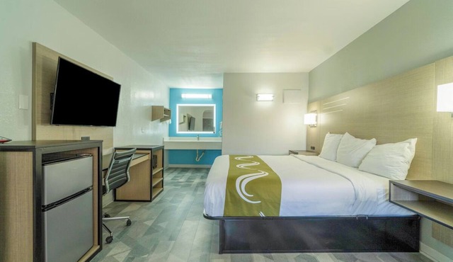 Pleasanton Stay | 1 Unit | Near W Oaklawn Rd