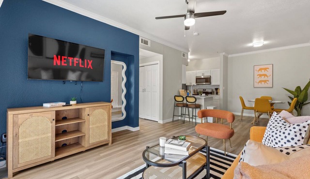 Poolside Luxury 1BR | Pool, Gym & BBQ | Med District