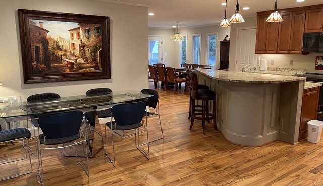 Premium Location in Charlotte! 5br, 4ba- Sleeps 15