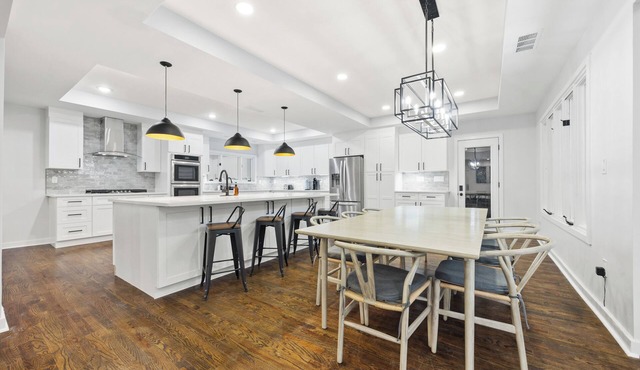 Prime ATL Estate - 8BR - Mins to Buckhead & Braves