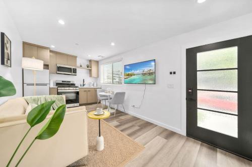 Private 1 bedroom home close to Korean Town and Patio