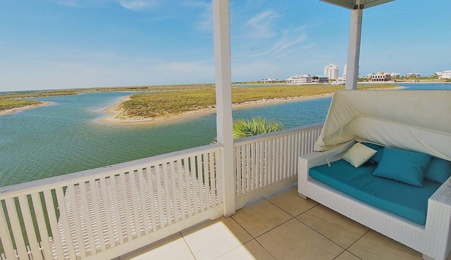 Private 3 bedroom 4 bath Bayfront home with swimming pool, and boat dock~ Luxury Rental ~