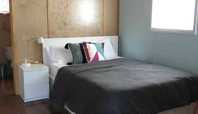 Private, cozy 1-bedroom nature retreat bungalow in fabulous Austin