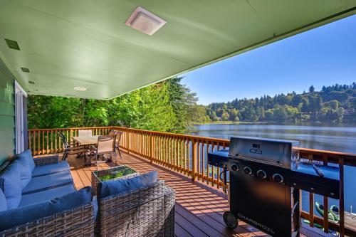 Private Dock & Fire Pit: Lakefront Gem in Olympia
