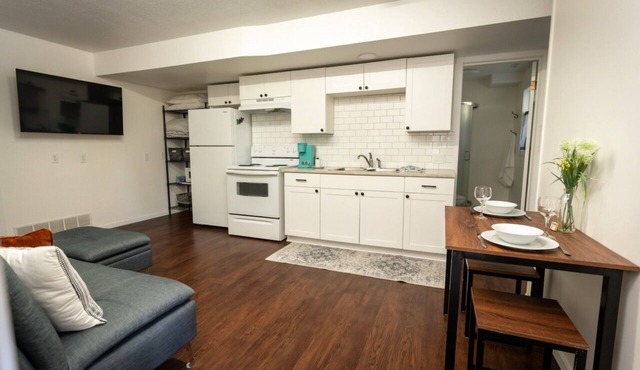PRIVATE Main-Level Suite for Work & Play