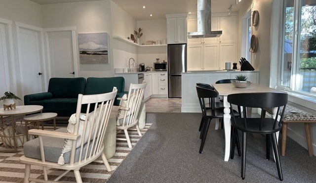 Private & restful; quiet 2 bedroom suite in Duncan