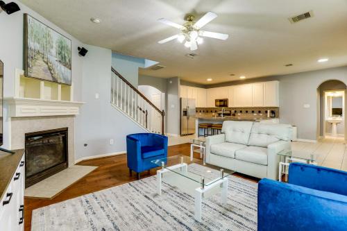 Private Yard & Furnished Patio! Rosenberg Retreat