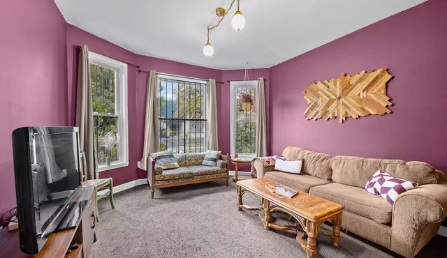 Quaint Corktown area 4-bedroom Eclectic Interior!
