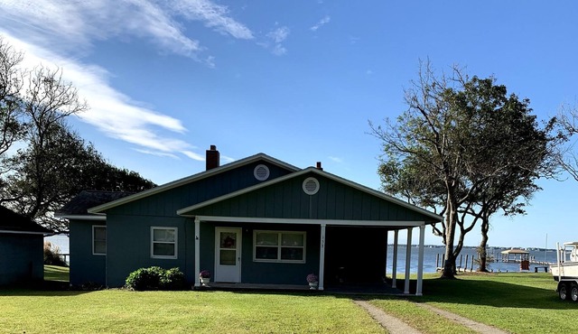 Quaint Cottage Overlooking Intercoastal Waterway
