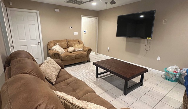 Quiet & Cozy Tranquil 2-Bedroom/2 Bath House Close to Downtown Houston