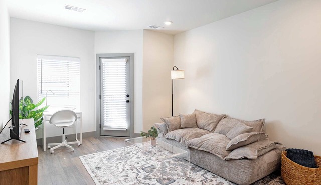 [R16] 1BD/1BA Condo. Brand New, Furnished & Work-Ready!