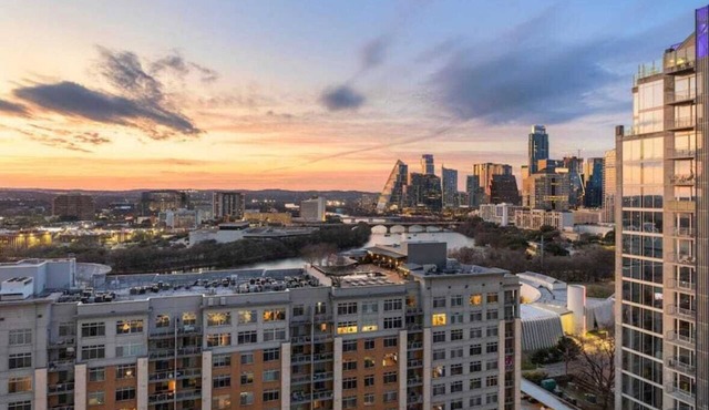 Rainey St Luxury Condo | Rooftop Pool & Gym