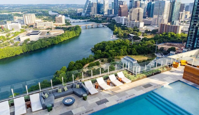 Rainey Street King Suite l Rooftop Pool