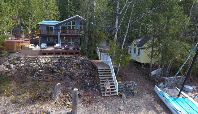 Really beautiful Lakefront Home !