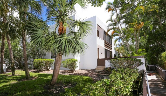 Recently Updated! Lovely 2 Bedroom Condo in Bayport Beach and Tennis Club