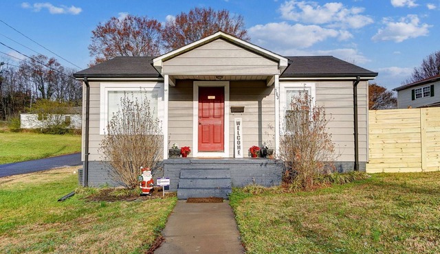Reduced Pricing - Corner House - Just 5 mins. from Downtown Concord - BBQ - Fenced Yard - Pets OK