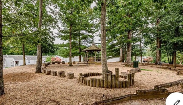 Relaxing @ The Owl's Nest: Rolling Hill at Bon Air