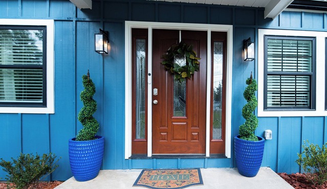 Remodeled house, super close to Downtown Durham W/large deck & onsite parking.