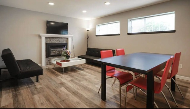 Remodelled 3 bdrm guest suite