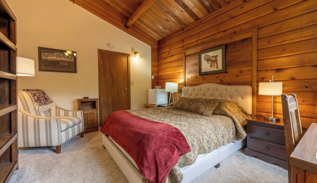 Remote BC Waterfront Log Lodge: "Home of the Orca"